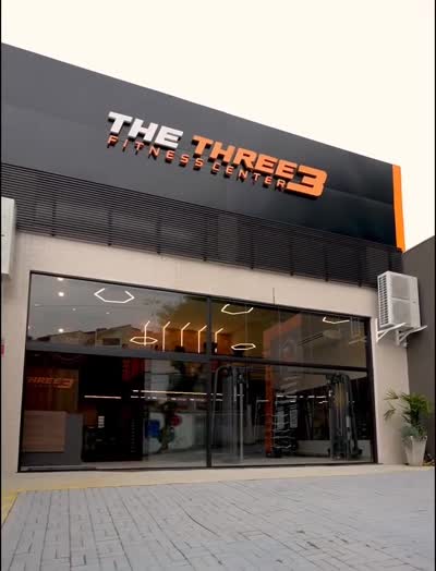 Fachada real da The Three Fitness Center