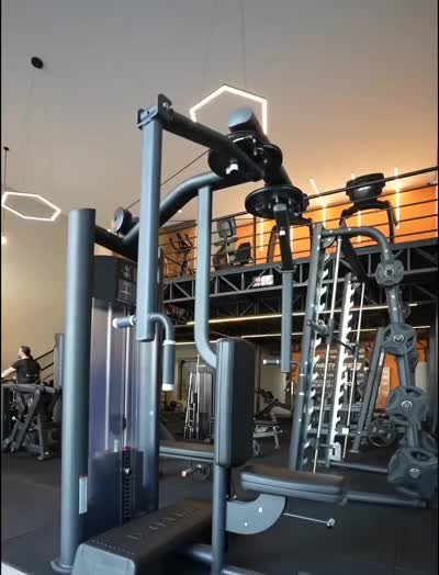 Salão de musculação com mezanino